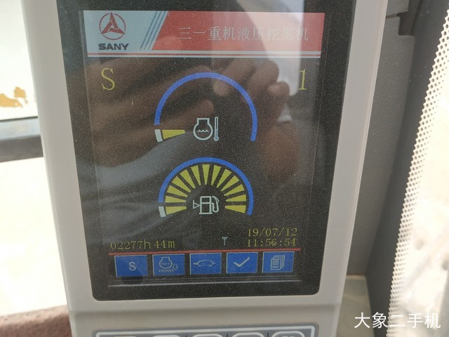 三一重工 SY215C-9 挖掘机