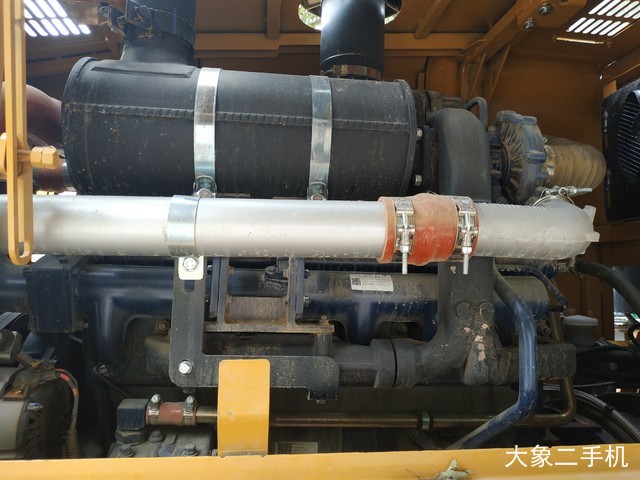 龙工 LG833 装载机