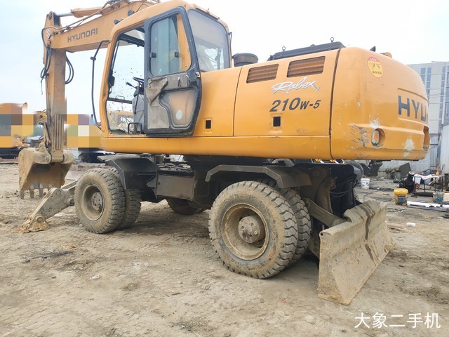 现代 R210W-5 挖掘机