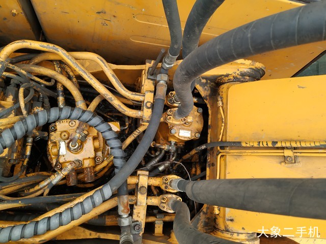 现代 R130W-5 挖掘机