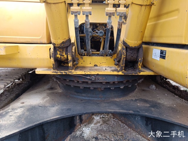 小松 PC240LC-8 挖掘机