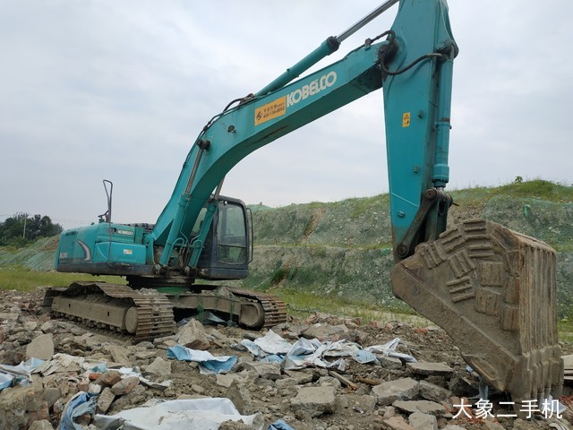 神钢 SK260LC-8 挖掘机