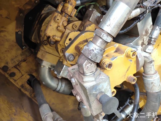 卡特彼勒 374DL 挖掘机