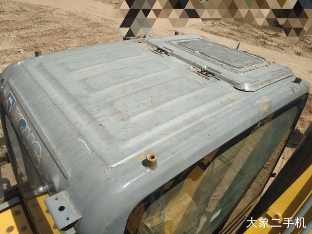 徐工 XE215C 挖掘机