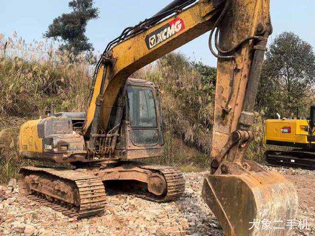 徐工 XE150D 挖掘机