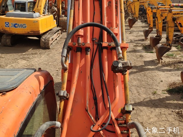 斗山 DX260LC 挖掘机