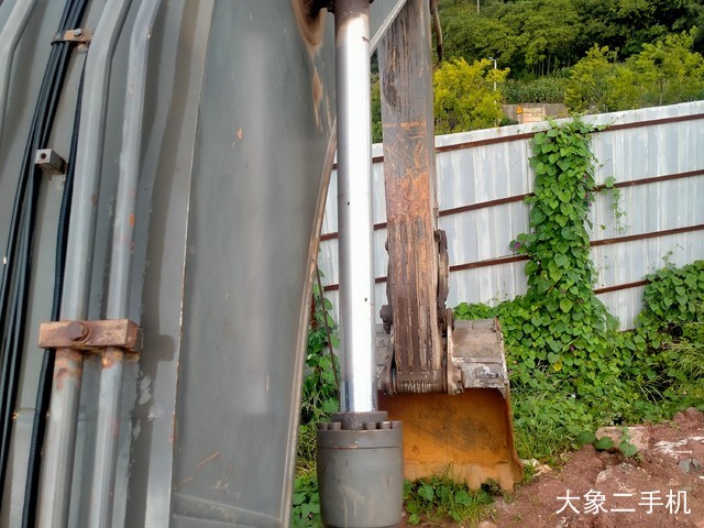 沃尔沃 EC210B 挖掘机