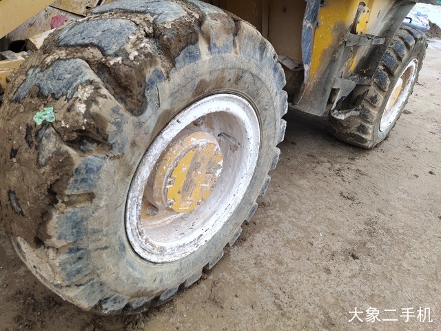 龙工 LG825 装载机