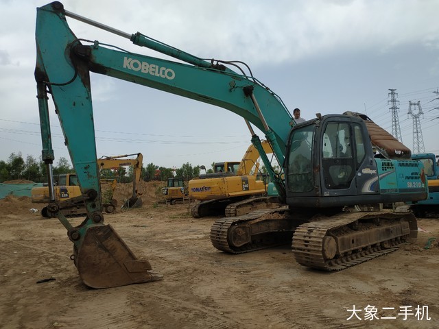 神钢 SK210LC-8 挖掘机