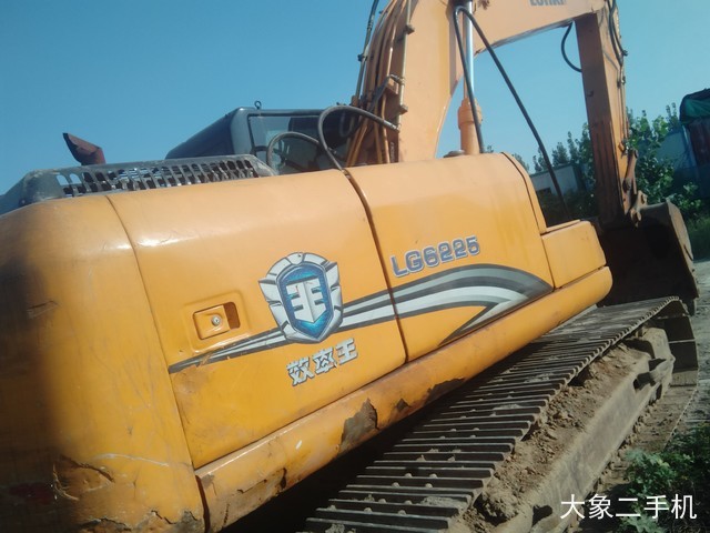 龙工 LG6225 挖掘机