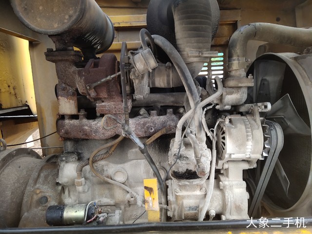 龙工 LG825 装载机