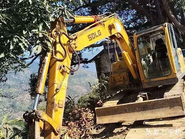 山东临工 E680F 挖掘机