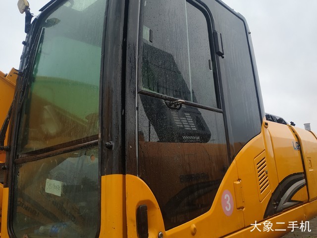 龙工 LG6220D 挖掘机