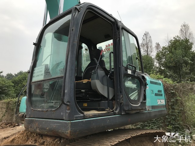 神钢 SK200-8 挖掘机
