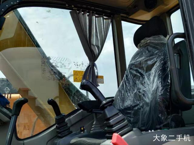 徐工 XE75D 挖掘机