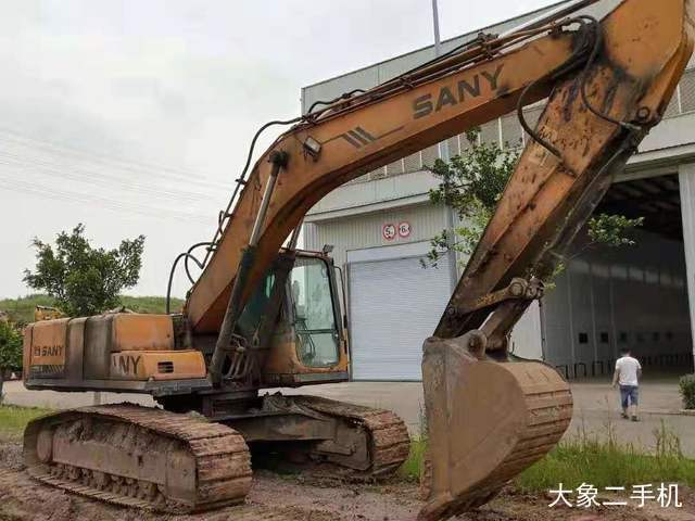 三一重工 SY215C 挖掘机