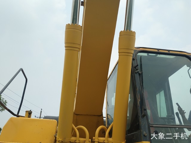 小松 PC240LC-8M0 挖掘机