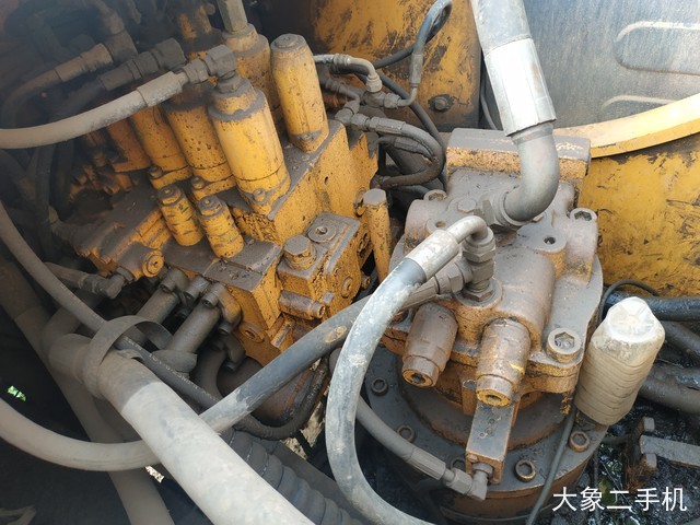 现代 R225LC-7 挖掘机