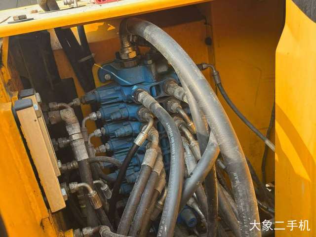 龙工 CDM6075 挖掘机