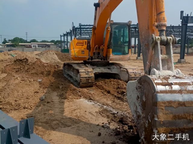 龙工 LG6225E 挖掘机