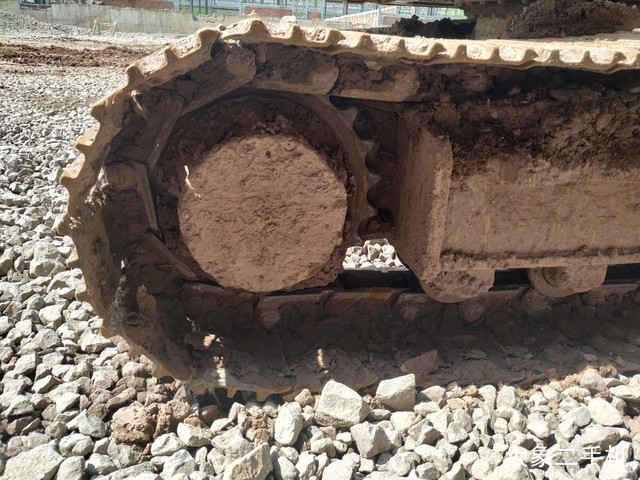 现代 R150LC-9 挖掘机