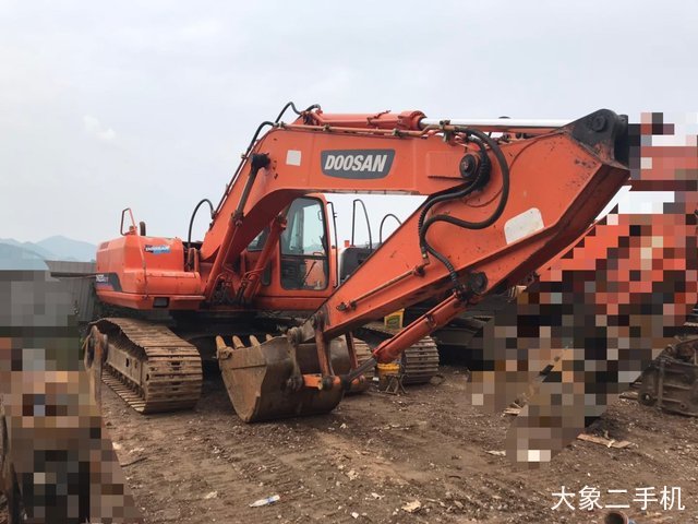 斗山 DH220-5 挖掘机