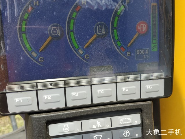 小松 PC210-8M0 挖掘机