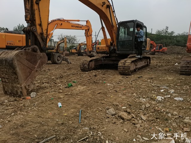 现代 R225LC-7 挖掘机