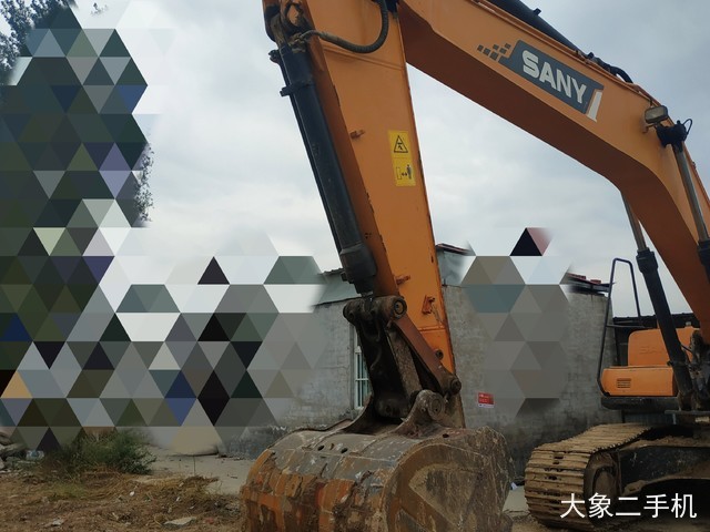 三一重工 SY215C-9 挖掘机