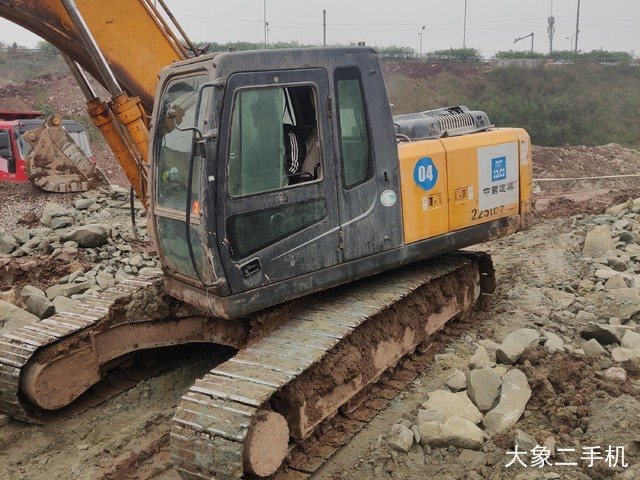 现代 R225-7 挖掘机