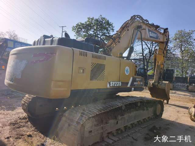 三一重工 SY215C 挖掘机