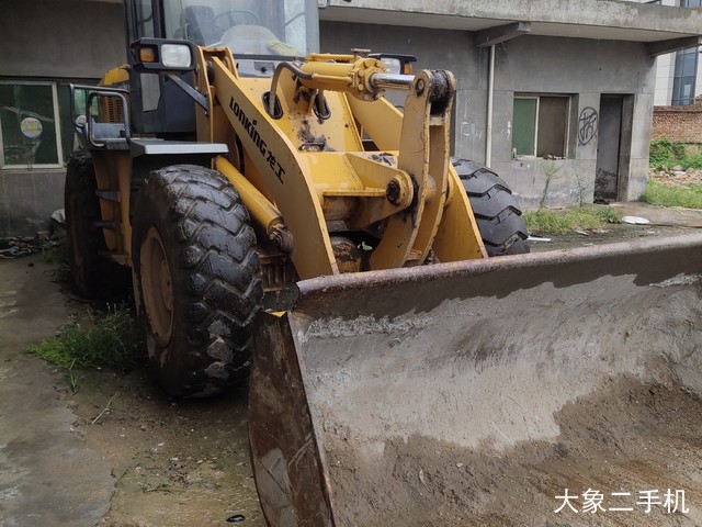 龙工 LG833B 装载机
