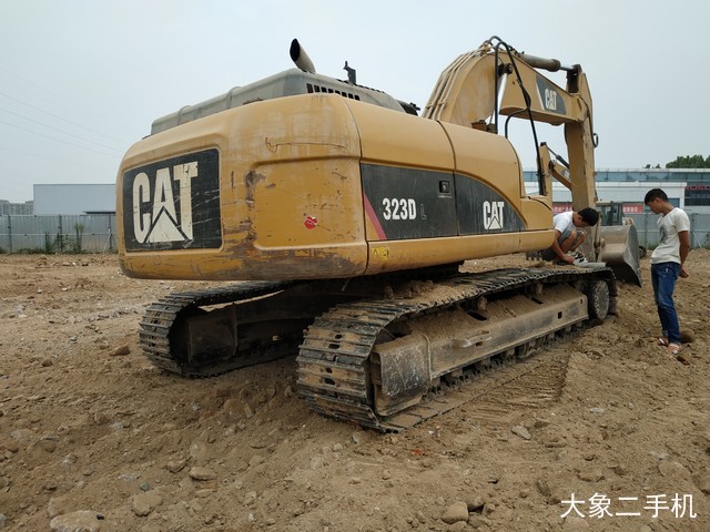 卡特彼勒 323DL 挖掘机