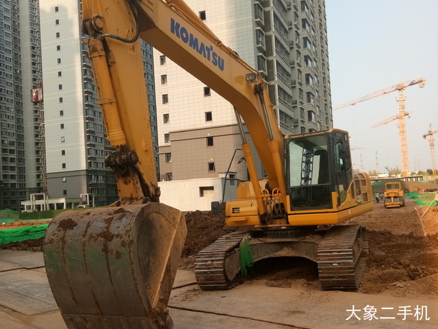 小松 PC240LC-8M0 挖掘机