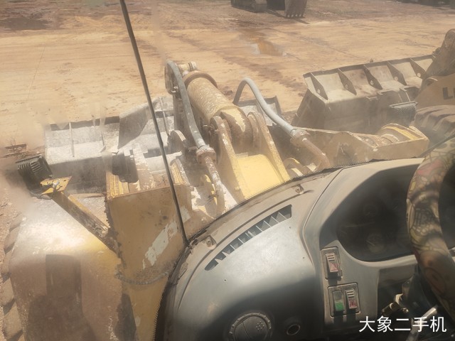 雷沃重工 FL956F 装载机