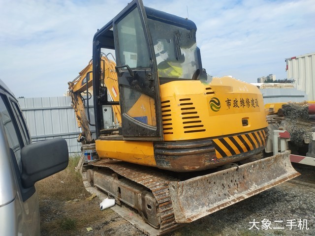 雷沃重工 FR65V8 挖掘机