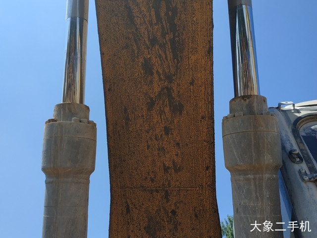 徐工 XE215C 挖掘机