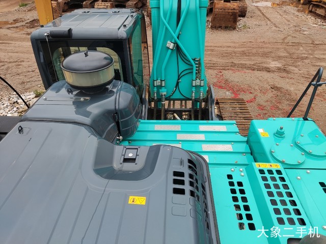 神钢 PC240LC-8 挖掘机