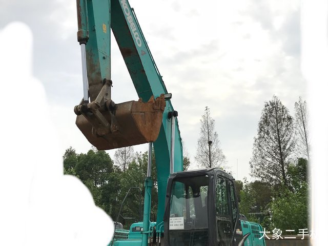 神钢 SK210LC-8 挖掘机