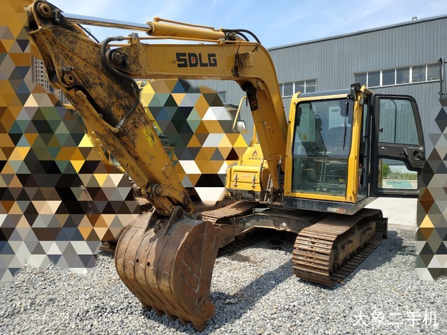 山东临工 E680F 挖掘机