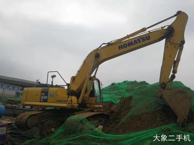 小松 PC240LC-8M0 挖掘机