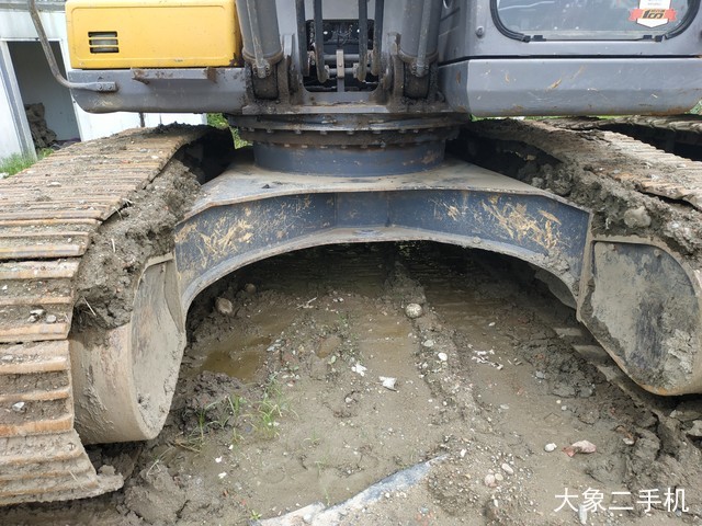 徐工 XE335C 挖掘机