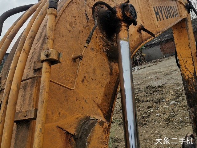 现代 R130W-5 挖掘机