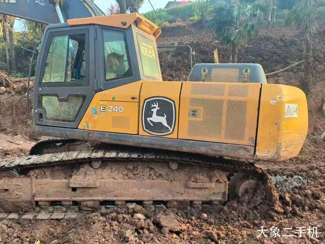 约翰迪尔 E210 挖掘机