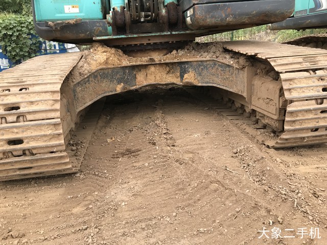 神钢 SK200-8 挖掘机