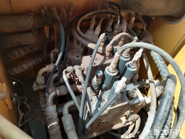 现代 R150LC-9 挖掘机