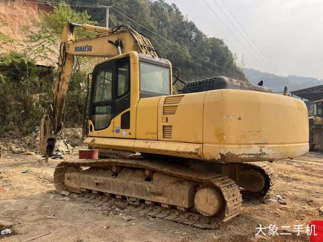 小松 PC220-8 挖掘机