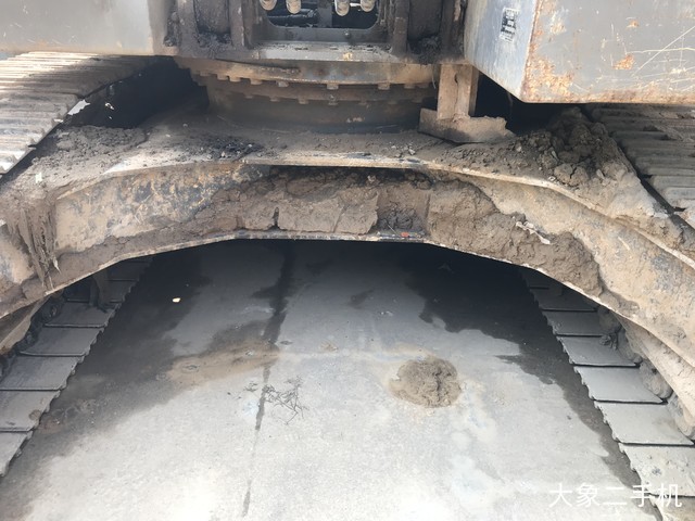 徐工 XE215C 挖掘机