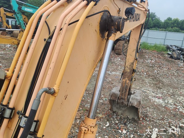 现代 R150LC-9 挖掘机