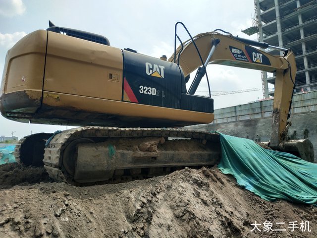 卡特彼勒 323D2L 挖掘机